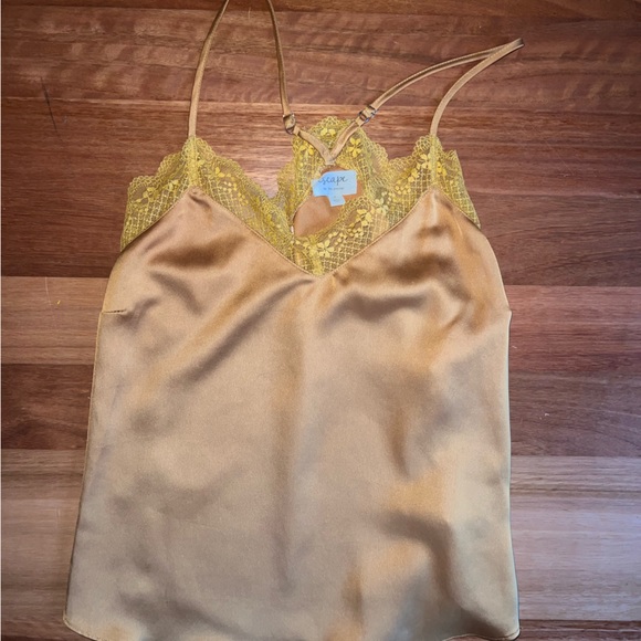 Blu Pepper Tops - Gold silk lace tank